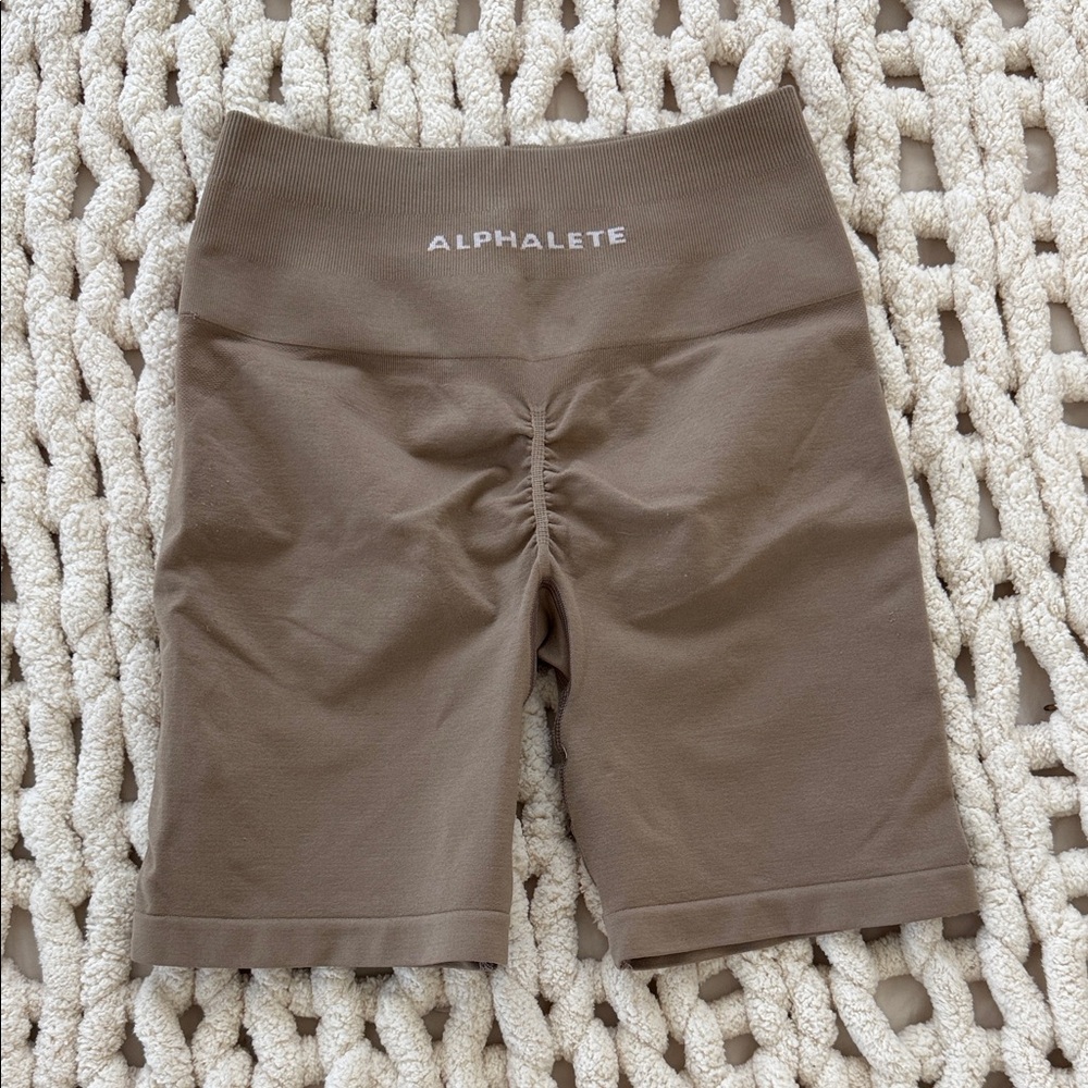 Alphalete Women's Brown High-Rise Amplify Biker Shorts